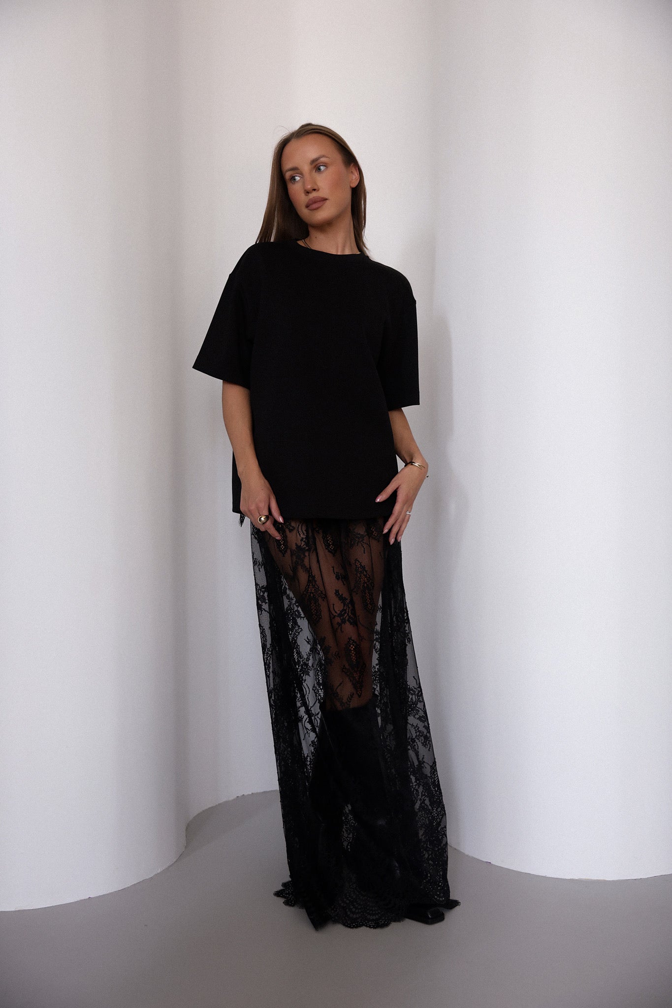 Guipure skirt in black