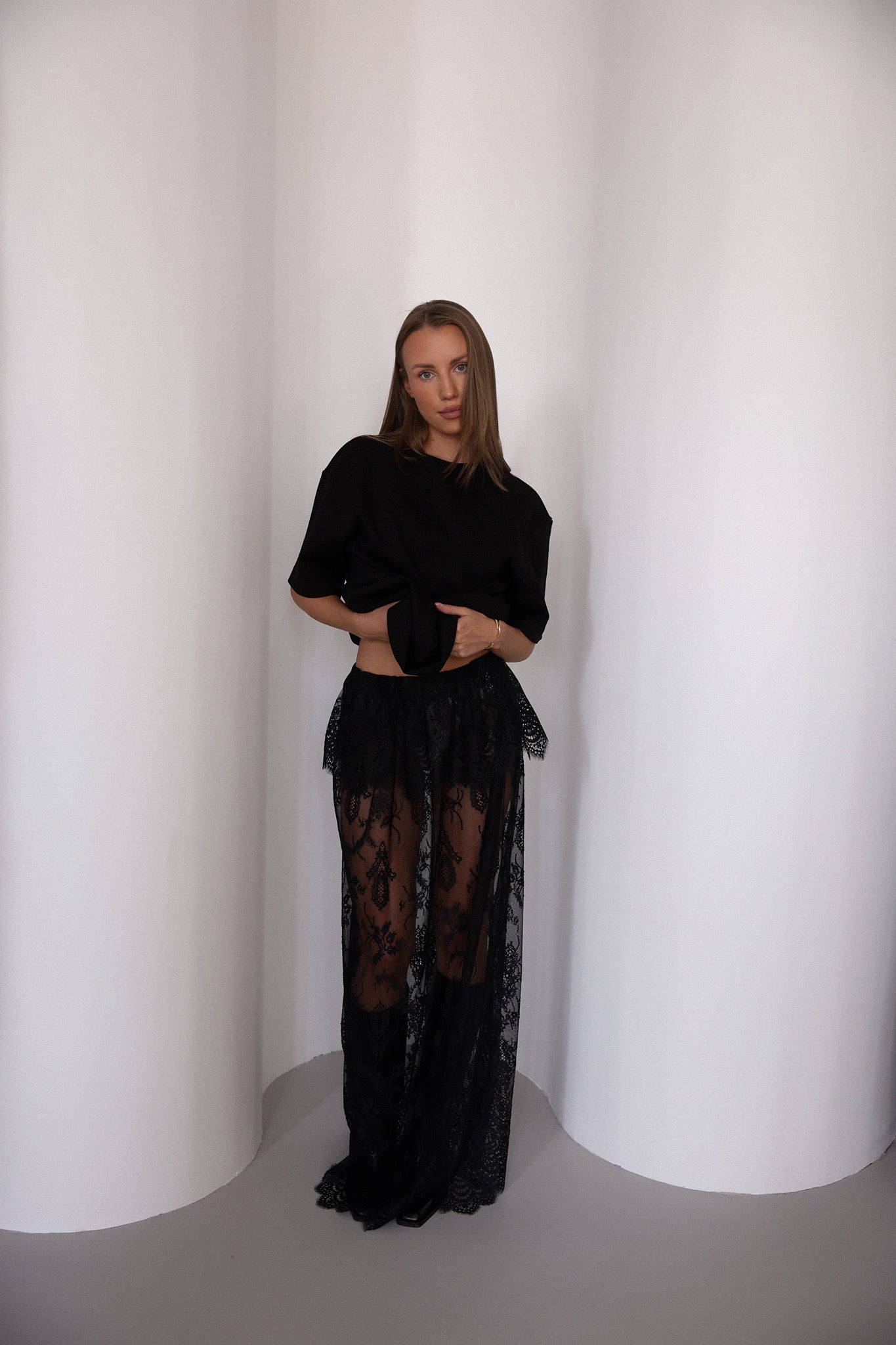 Guipure skirt in black