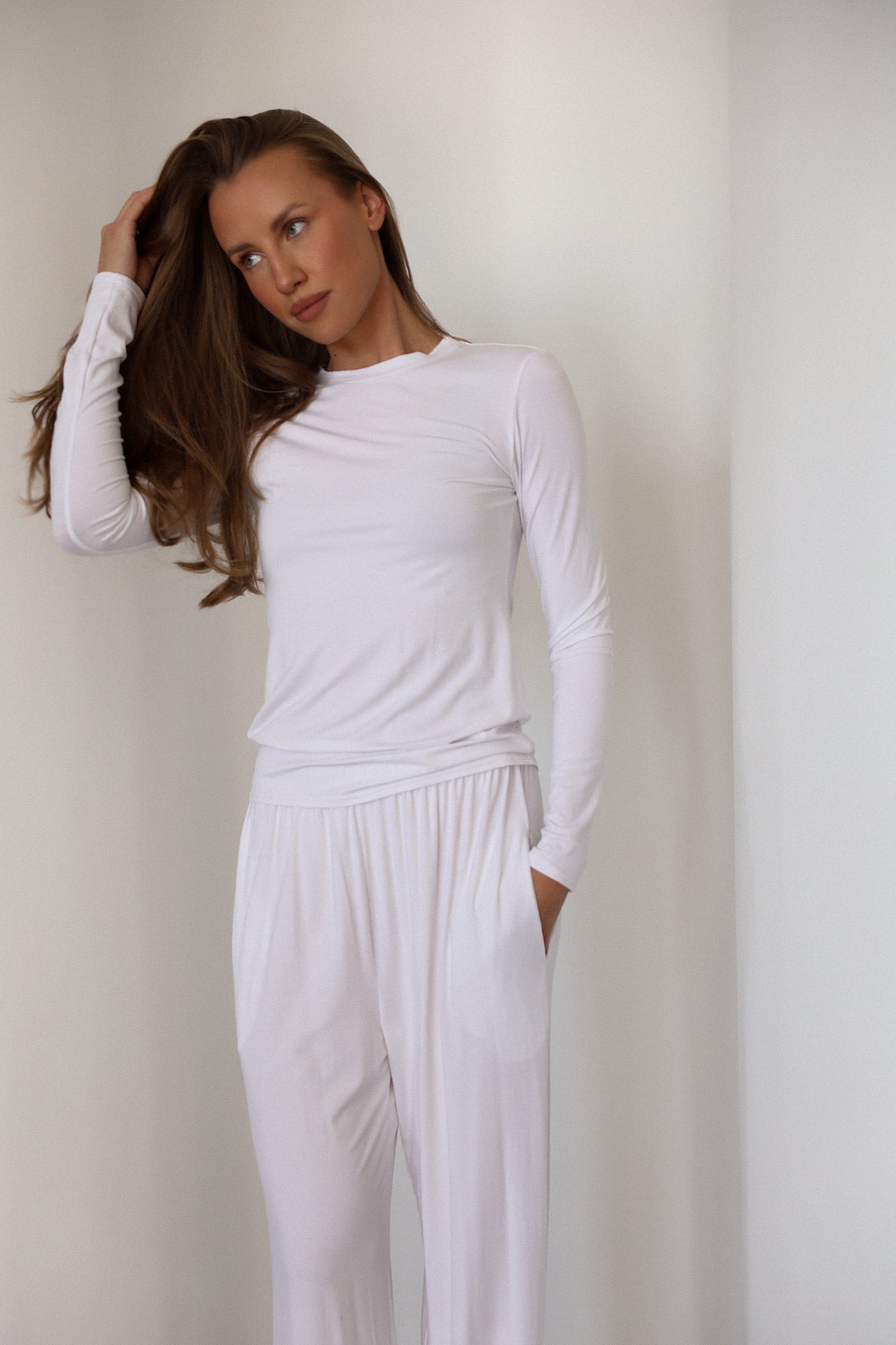 Bamboo lounge set in white