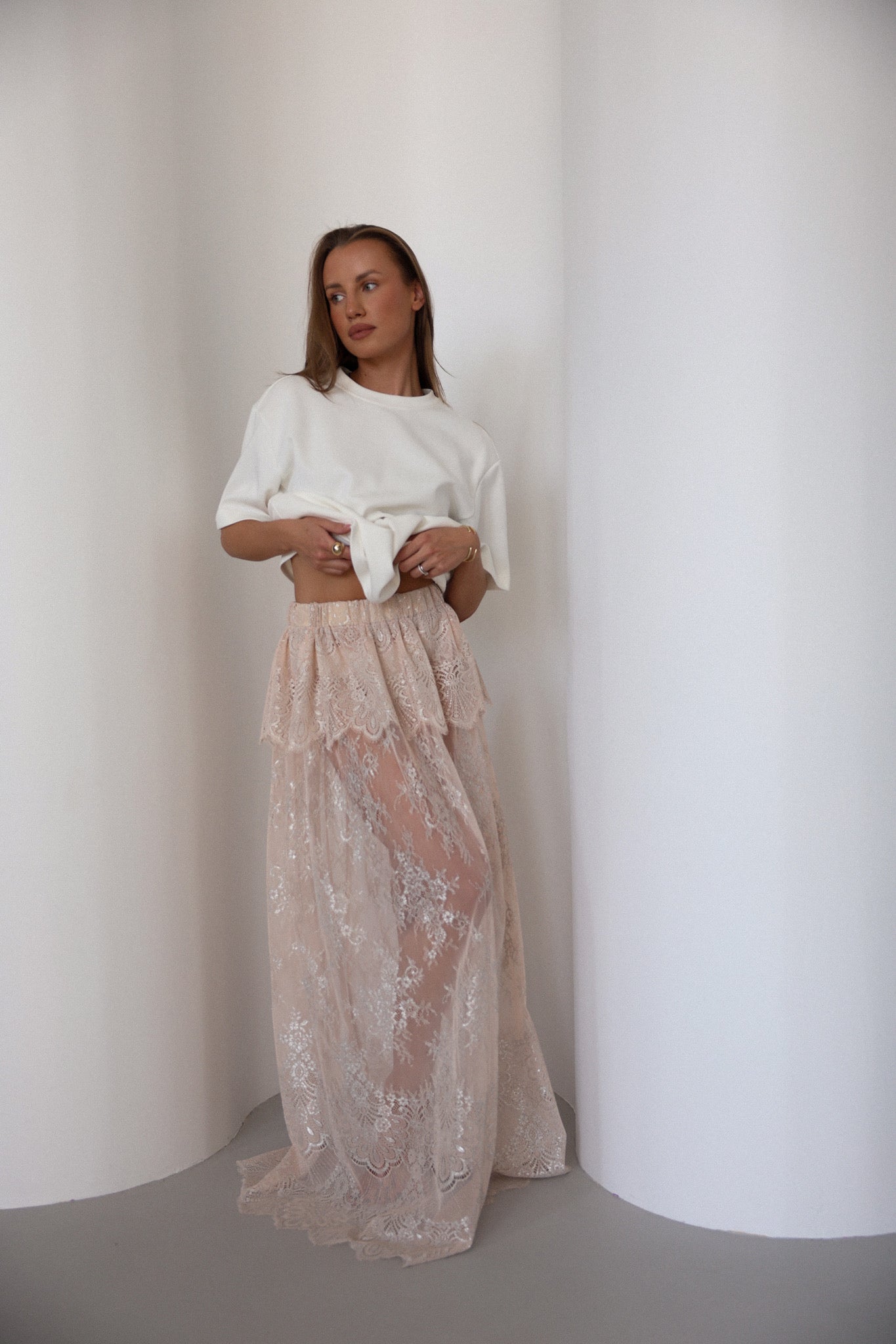 Guipure skirt in soft pink