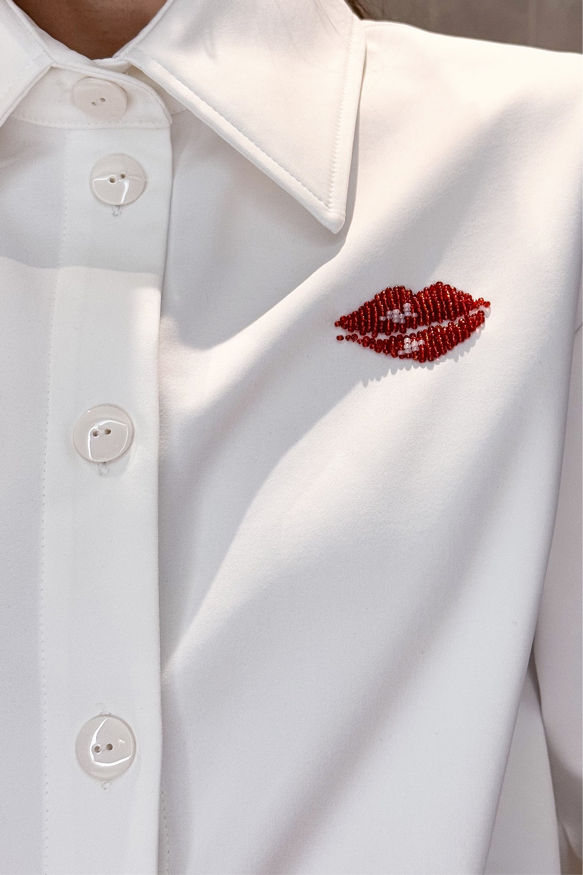 medvilės marškiniai, premium kokybės, siuvinėti lūpų aplikacija