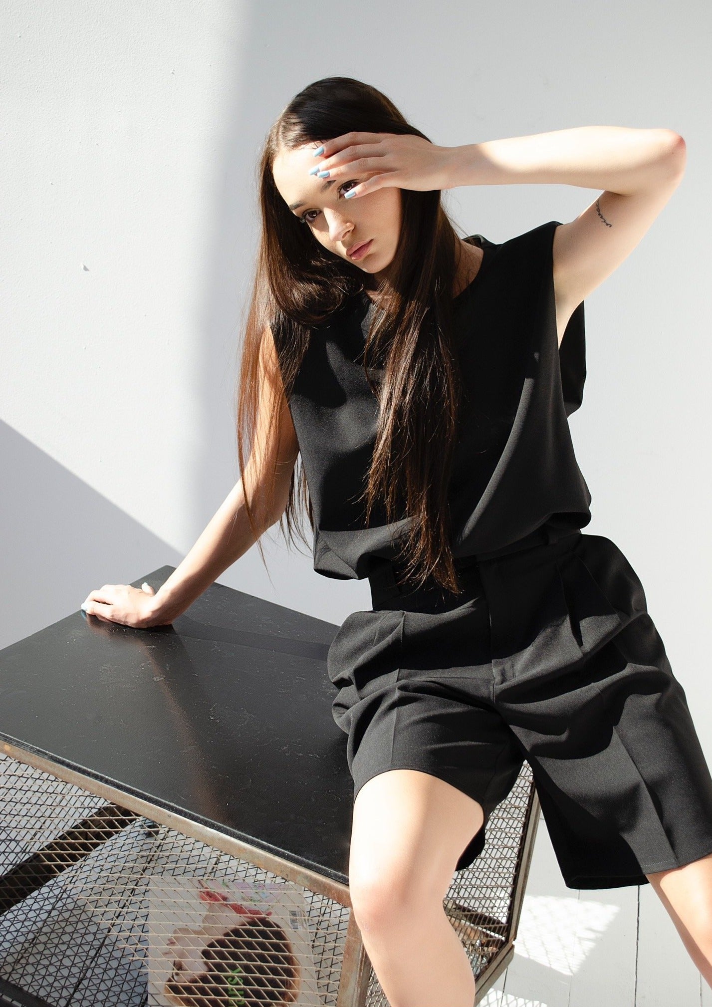 Shoulder padded t-shirt in black