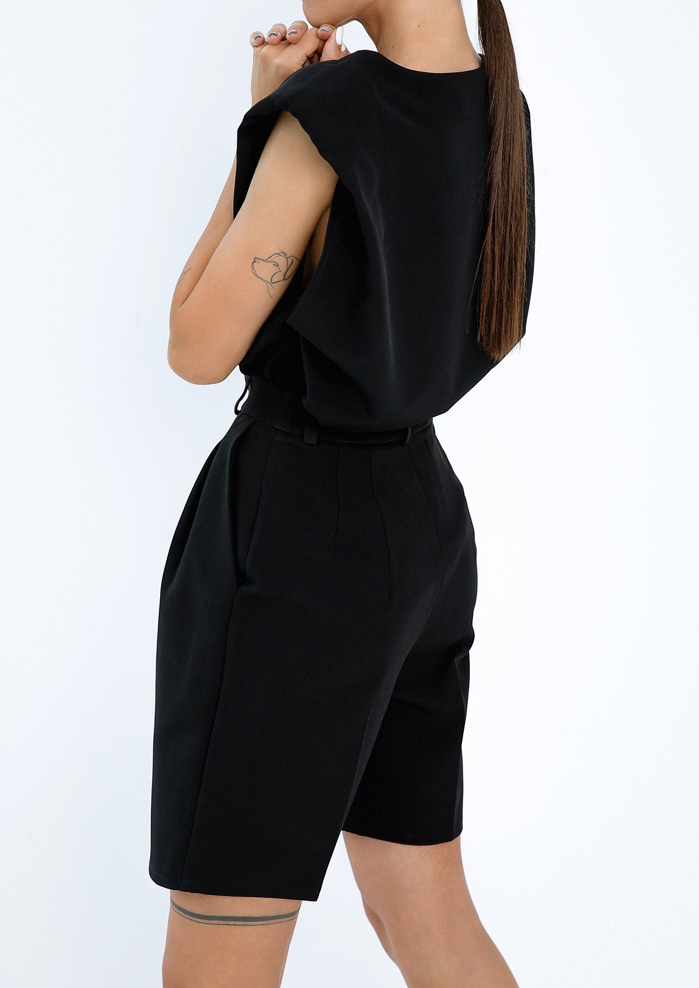 Shoulder padded t-shirt in black