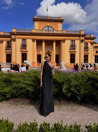 Elysia dress in black