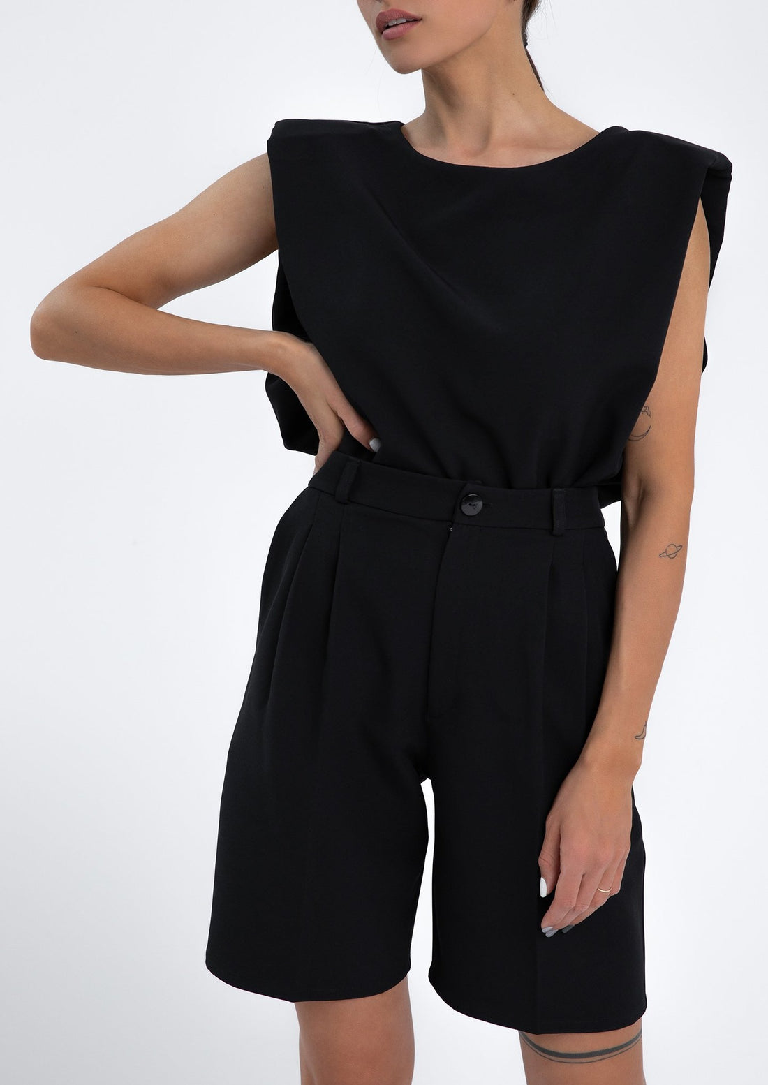 Shoulder padded t-shirt in black