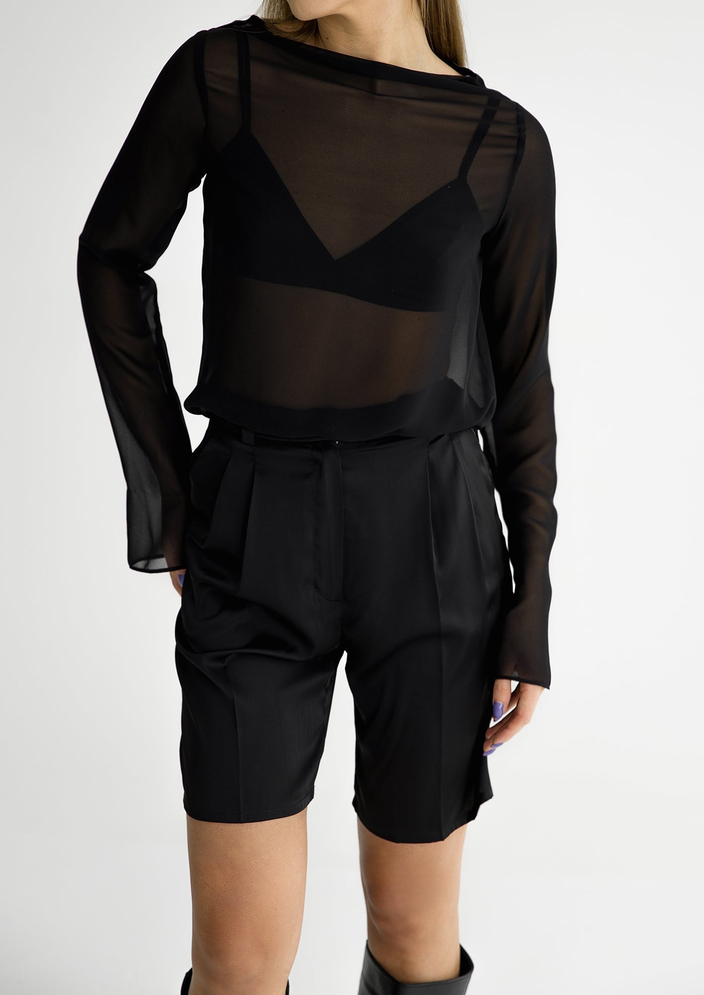 See-thru top in black