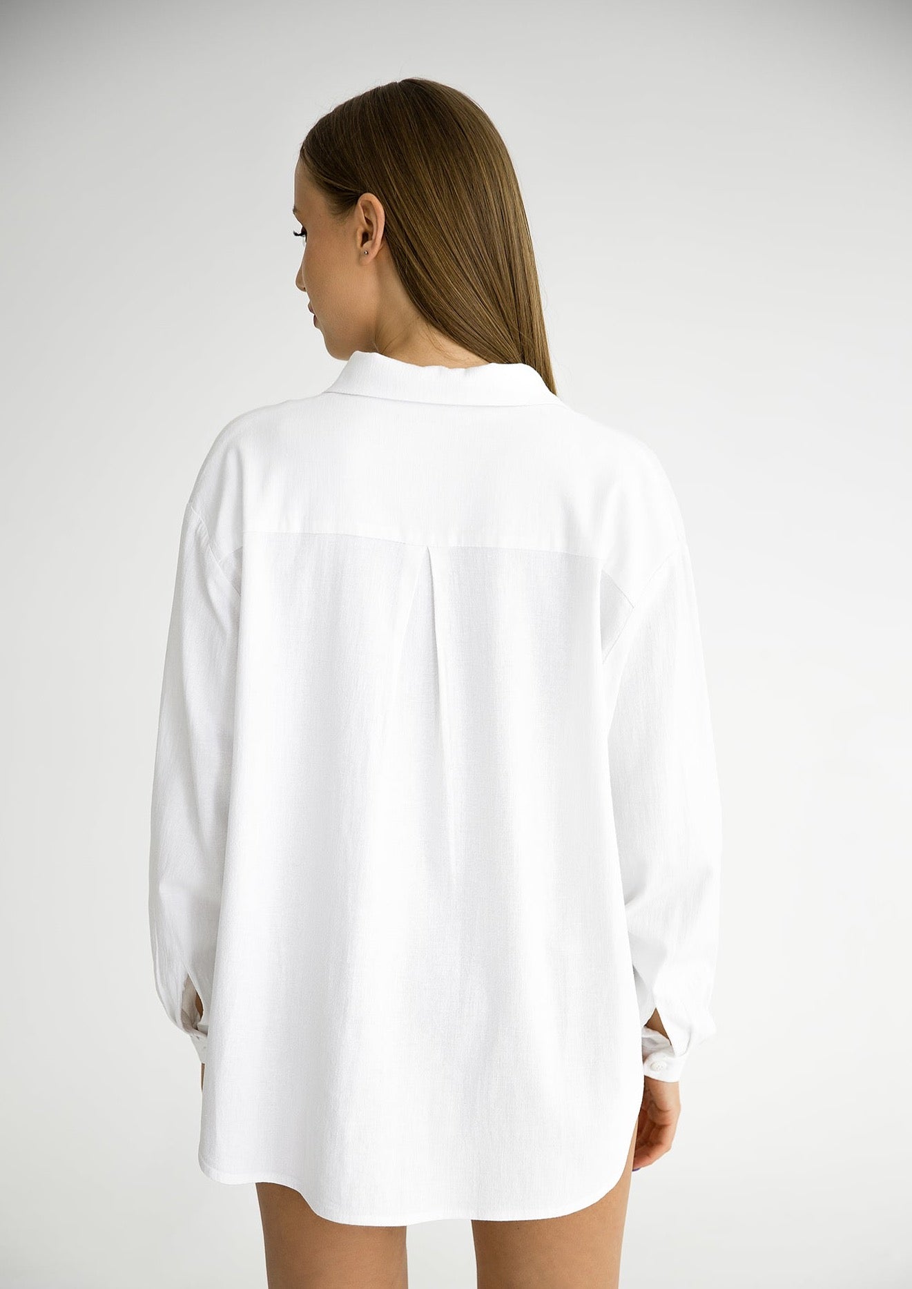 Linen oversize shirt in white